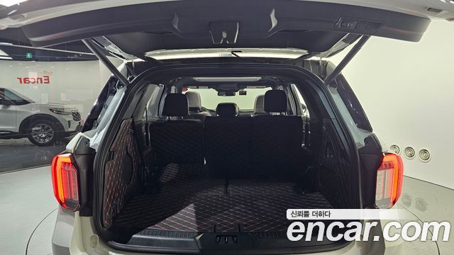 Ford Explorer 2025 thumb 8