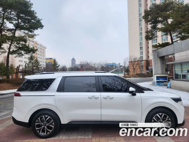 Kia Carnival 2021 thumb 5