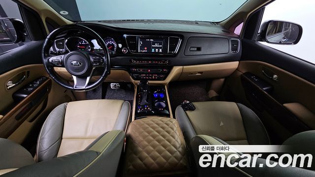Kia Carnival 2016 thumb 8