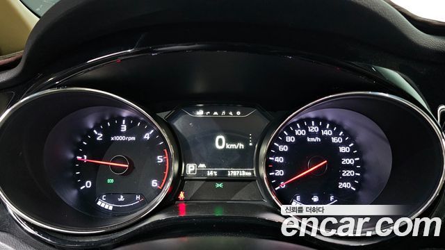 Kia Carnival 2016 thumb 9