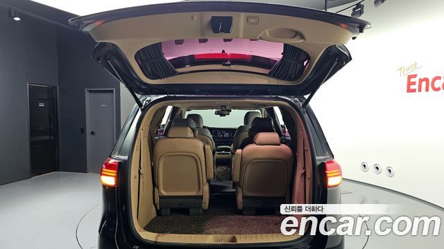 Kia Carnival 2016 thumb 12