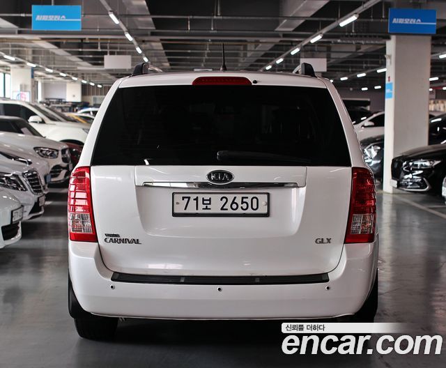 Kia Carnival 2012 thumb 5