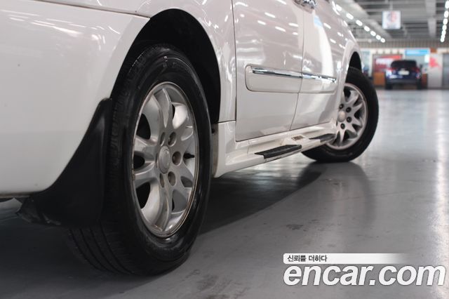 Kia Carnival 2012 thumb 6