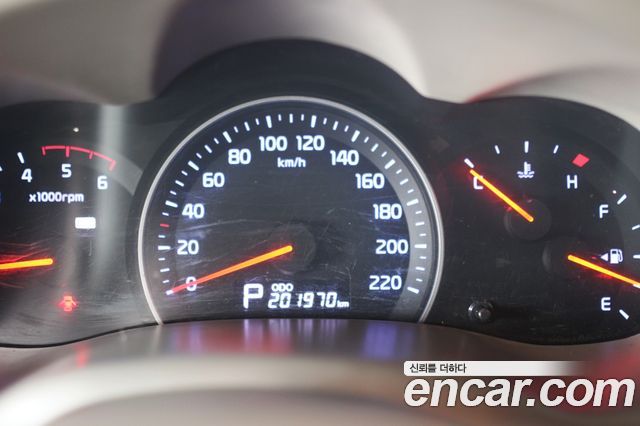 Kia Carnival 2012 thumb 9