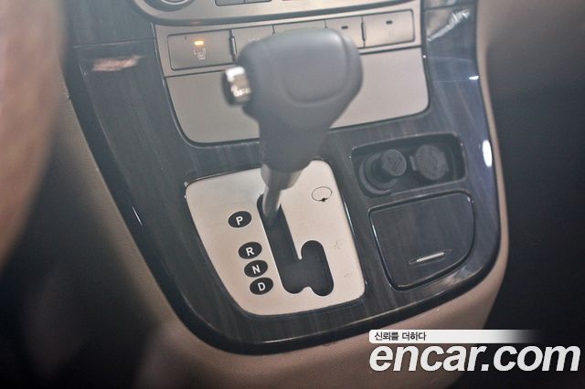 Kia Carnival 2012 thumb 10