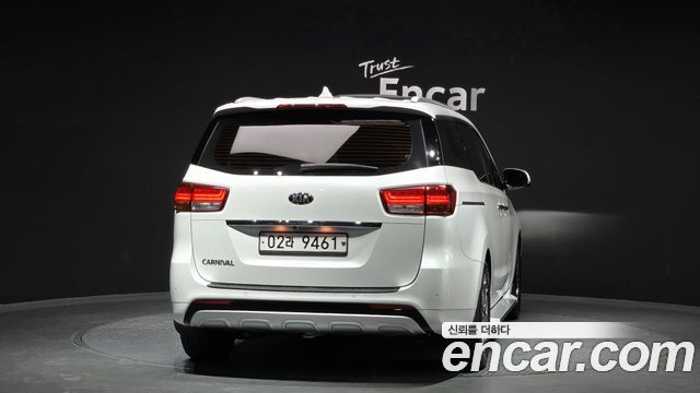 Kia Carnival 2015 thumb 5