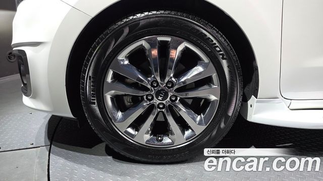 Kia Carnival 2015 thumb 6