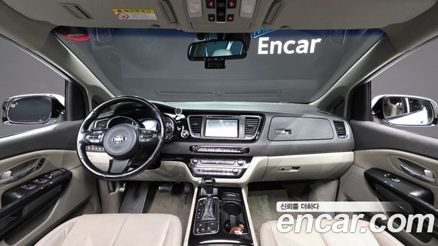 Kia Carnival 2015 thumb 8