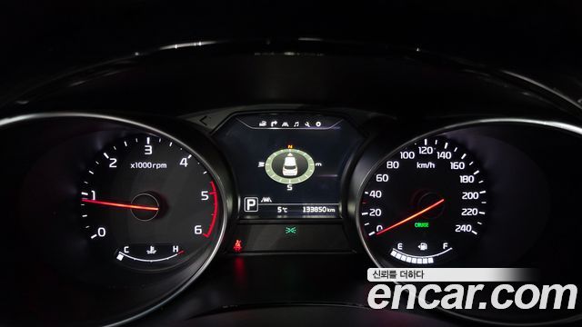 Kia Carnival 2015 thumb 9