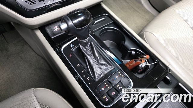 Kia Carnival 2015 thumb 10