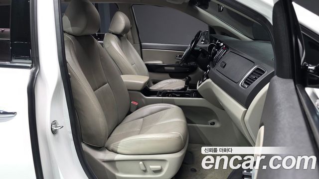 Kia Carnival 2015 thumb 11