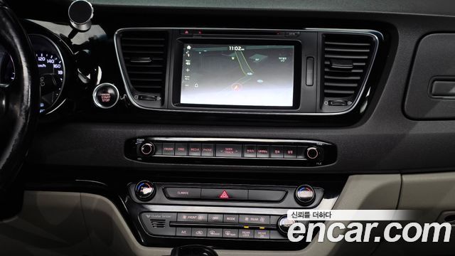 Kia Carnival 2015 thumb 12