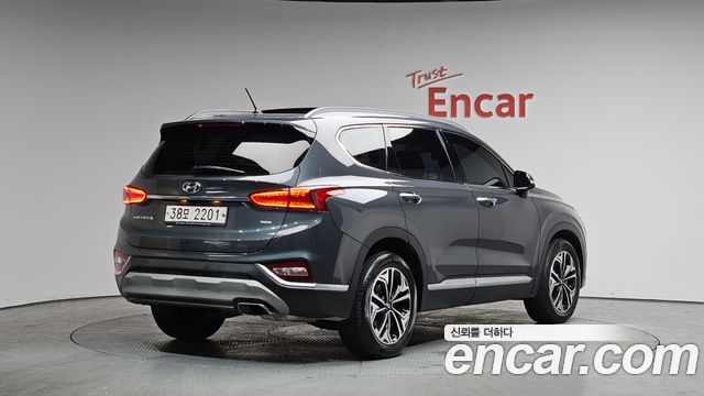 Hyundai Santa Fe 2019 thumb 3