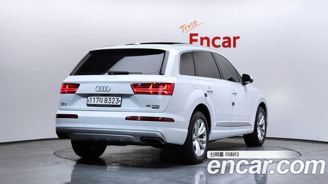 Audi Q7 2019 thumb 2