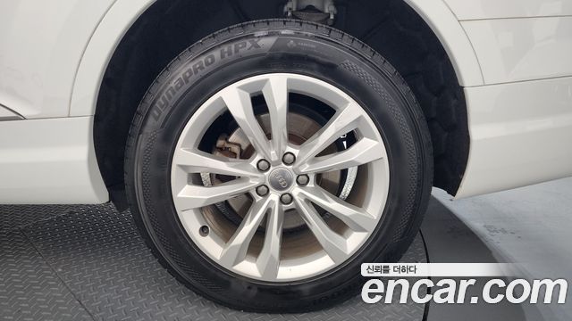 Audi Q7 2019 thumb 6