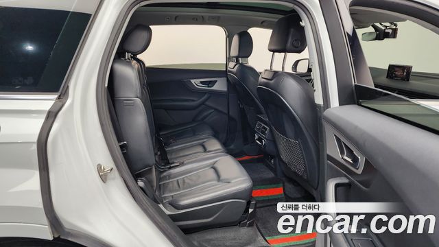 Audi Q7 2019 thumb 7
