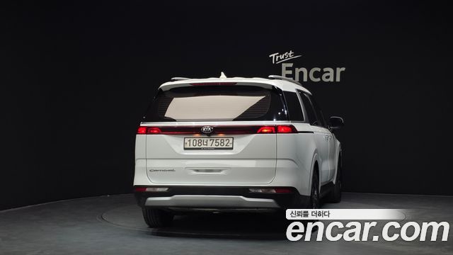 Kia Carnival 2021 thumb 5