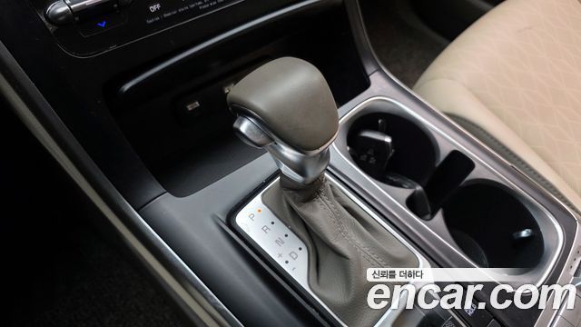 Kia Carnival 2021 thumb 10