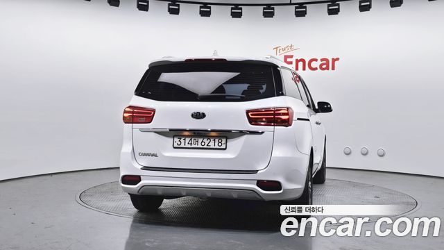 Kia Carnival 2018 thumb 5