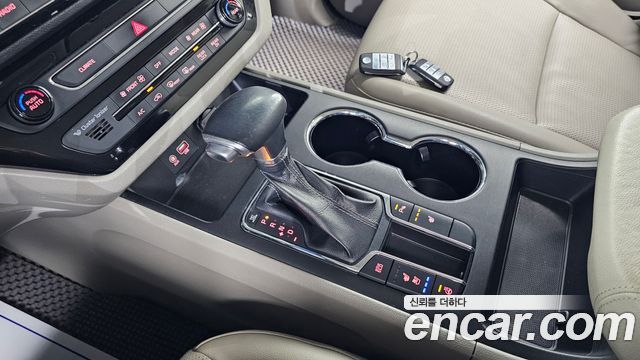 Kia Carnival 2018 thumb 10