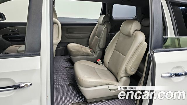 Kia Carnival 2018 thumb 12