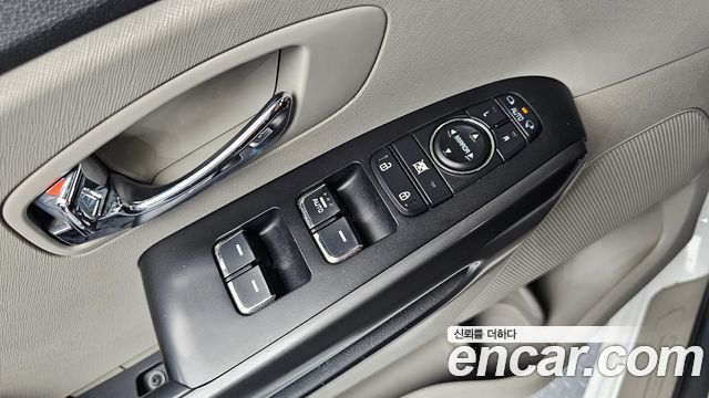 Kia Carnival 2018 thumb 11
