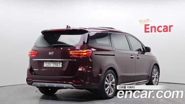 Kia Carnival 2018 thumb 3