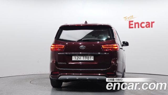 Kia Carnival 2018 thumb 5