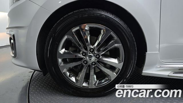 Kia Carnival 2015 thumb 6