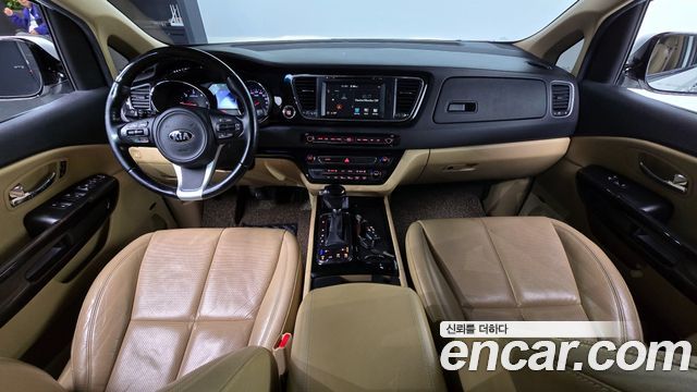 Kia Carnival 2015 thumb 8