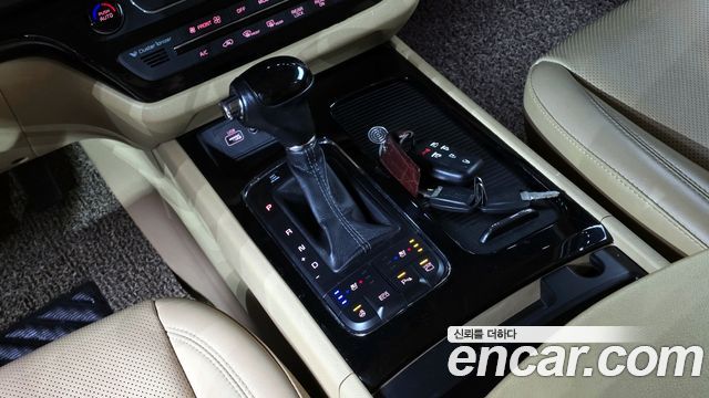 Kia Carnival 2015 thumb 10