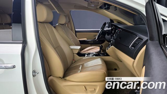 Kia Carnival 2015 thumb 11