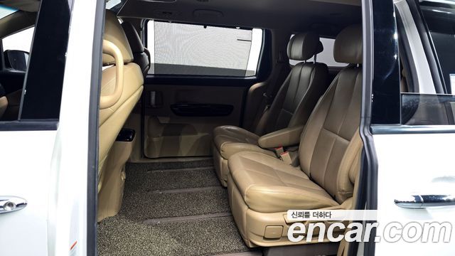 Kia Carnival 2015 thumb 12