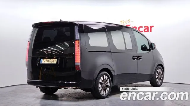 Hyundai Staria 2023 thumb 3