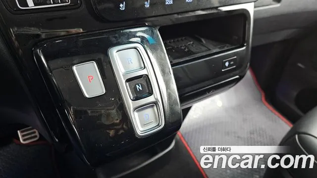 Hyundai Staria 2023 thumb 10