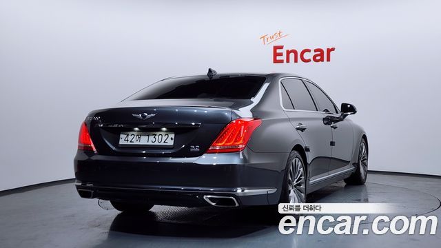 Genesis G90 2017 thumb 3