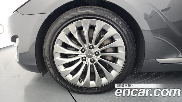 Genesis G90 2017 thumb 6