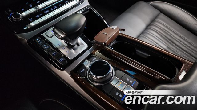Genesis G90 2017 thumb 10