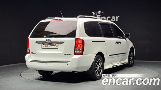 Kia Carnival 2012 thumb 2