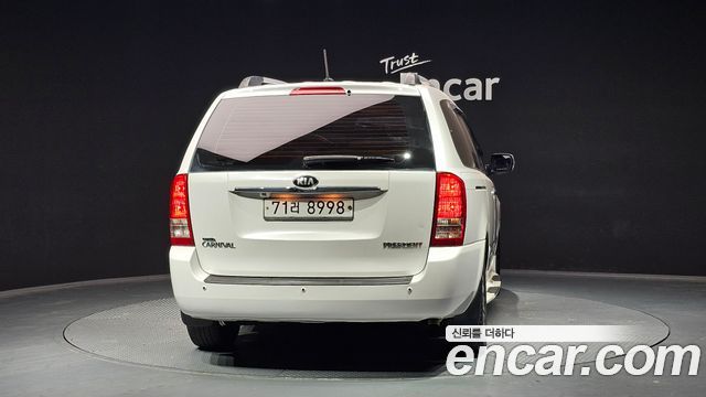 Kia Carnival 2012 thumb 4