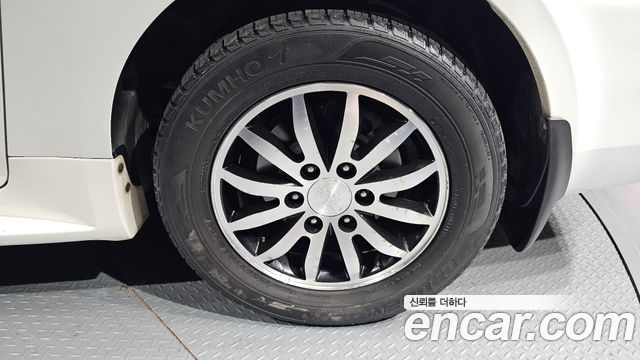 Kia Carnival 2012 thumb 5