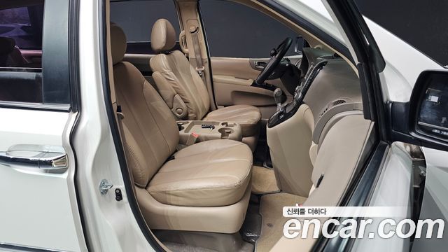 Kia Carnival 2012 thumb 10