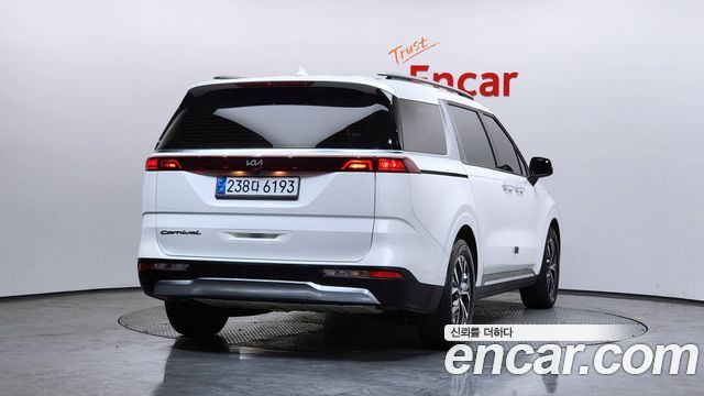 Kia Carnival 2021 thumb 3