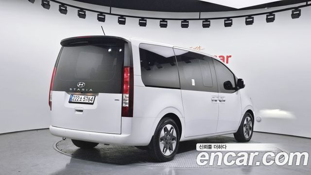 Hyundai Staria 2023 thumb 3