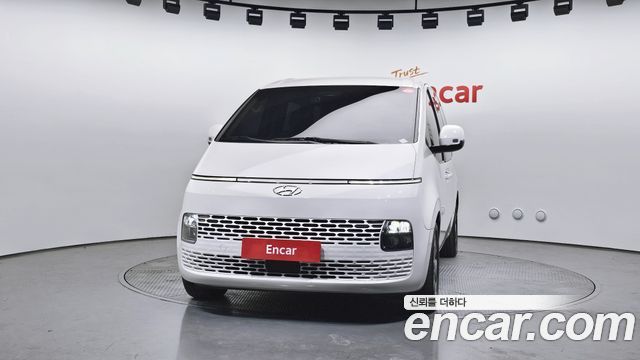 Hyundai Staria 2023 thumb 4