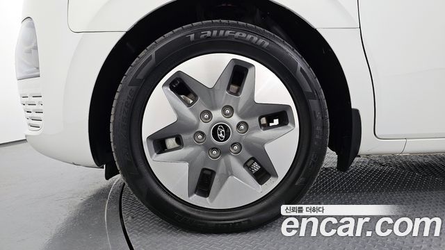 Hyundai Staria 2023 thumb 6