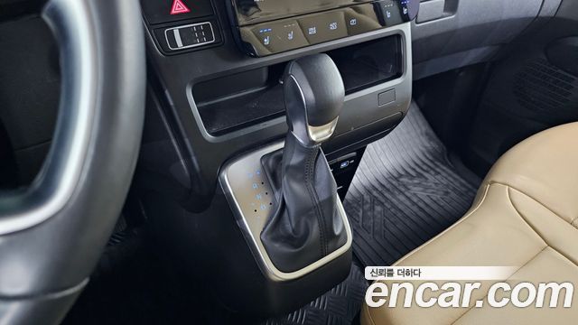 Hyundai Staria 2023 thumb 10