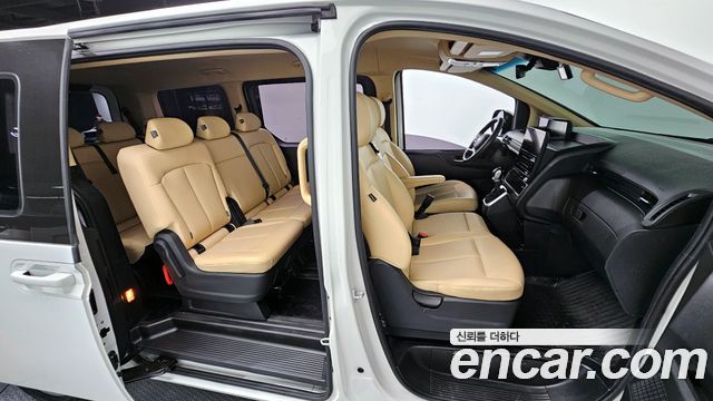 Hyundai Staria 2023 thumb 12
