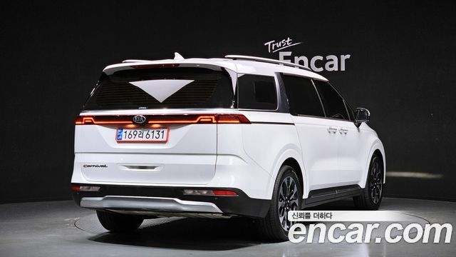 Kia Carnival 2021 thumb 3