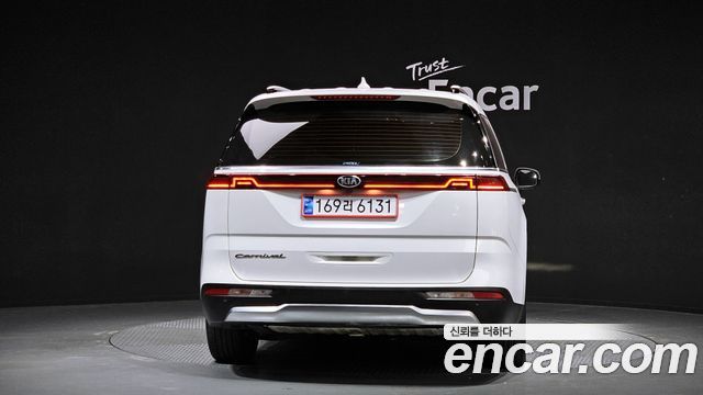 Kia Carnival 2021 thumb 5